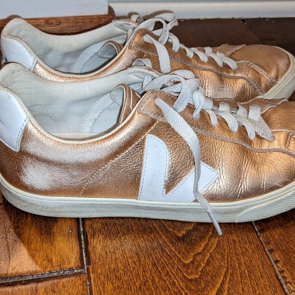 VEJA Rise Gold Sneaker - Picture 4 of 8